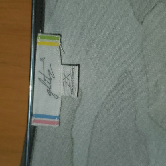 Glitz Camo Top 2X - Picture 5 of 7